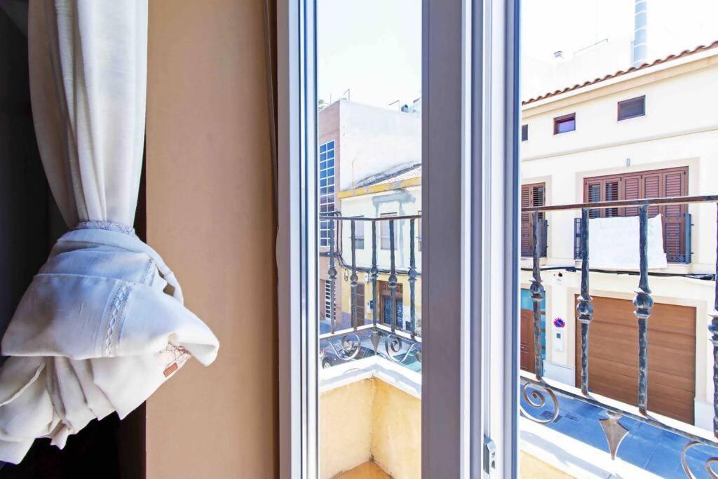 バレンシアAcogedor Duplex Con Terraza Interior En La Playaアパートメント エクステリア 写真